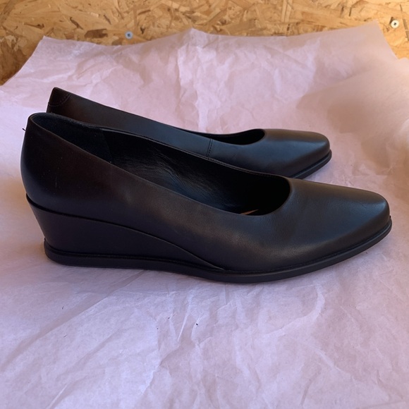 NWOT ECCO Shape 45 Wedge Black Leather Shoes Size 8 - Picture 6 of 8